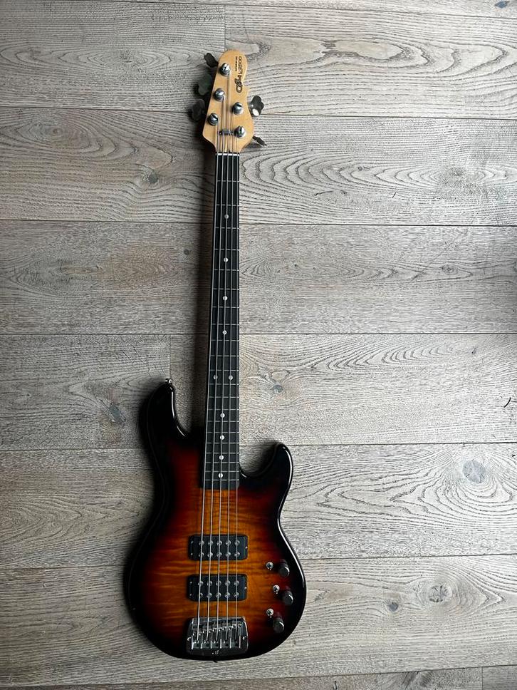 G&L L-2500 USA 5-snarige basgitaar, Muziek en Instrumenten, Snaarinstrumenten | Gitaren | Bas, Gebruikt, Elektrisch, 5-snarig