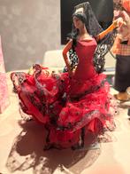 Flamenco Pop - Rode Jurk met Zwarte Kant, Verzamelen, Poppen, Ophalen of Verzenden, Zo goed als nieuw, Pop
