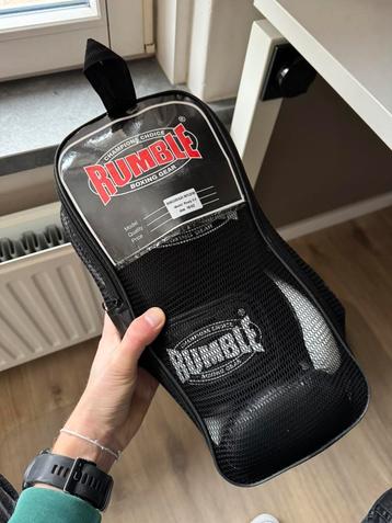 Rumble boxing gloves 16-OZ beschikbaar voor biedingen