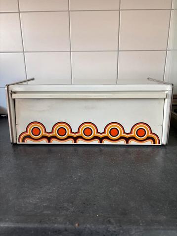 Retro Broodtrommel met Oranje Cirkels beschikbaar voor biedingen
