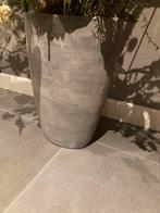 Twee mooie ovale grote taupe bloempotten/vazen, Huis en Inrichting, Woonaccessoires | Vazen, Ophalen, Overige kleuren, Aardewerk of Porselein