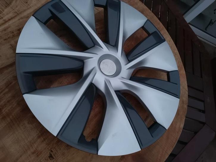 Tesla model Y Gemini 19inch wieldop ZGAN voor weinig !., Auto diversen, Wieldoppen, Zo goed als nieuw, Ophalen of Verzenden