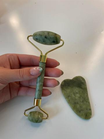 Gezichts Roller - Met Gua Sha Schraper beschikbaar voor biedingen