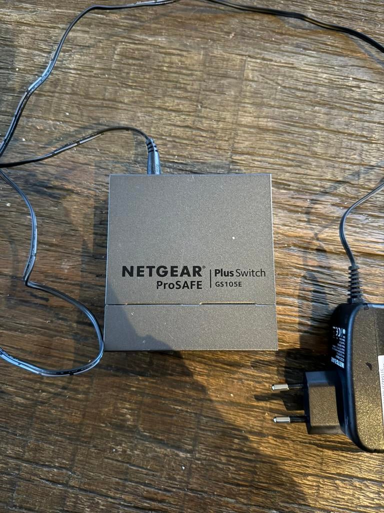 Netgear proSave Switch GS105E 5 porten, Ophalen of Verzenden, Zo goed als nieuw