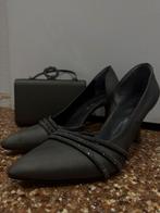 Grijze hakken met een tas set, Kleding | Dames, Schoenen, Ophalen of Verzenden, Zo goed als nieuw, Grijs