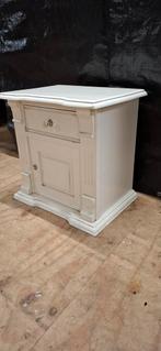 Nachtkastje, Ophalen, 55 tot 70 cm