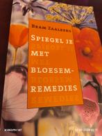 Spiegel je met Bloesemremedies - Bram Zaalberg, Boeken, Ophalen of Verzenden, Zo goed als nieuw, Kruiden en Alternatief, Bram Zaalberg