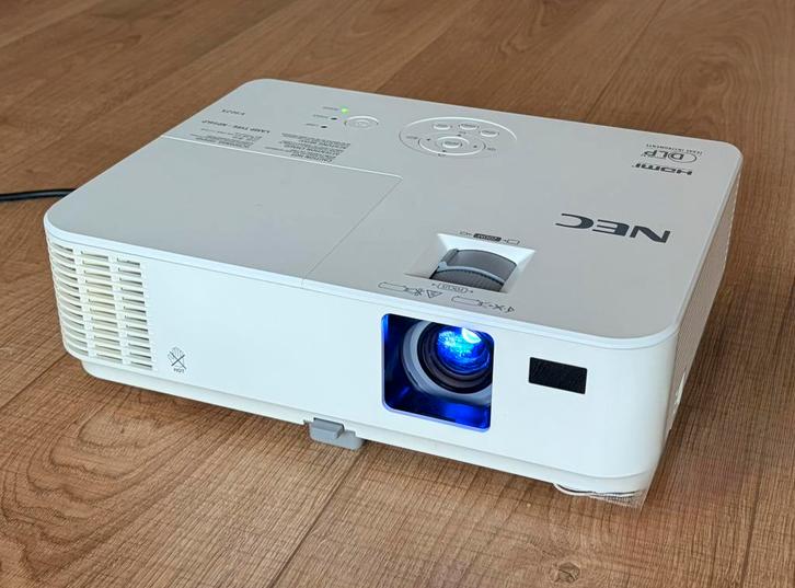 Beamer | NEC V302X | 2 x HDMI | Helder! | Nieuw!, Computers en Software, Overige Computers en Software, Zo goed als nieuw, Ophalen of Verzenden