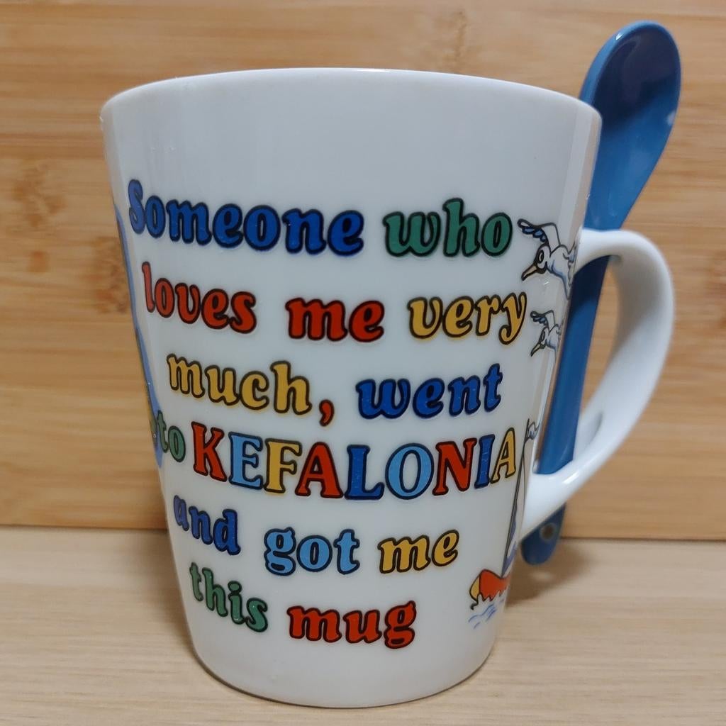 Kefalonia Mok met Lepel - Souvenir Griekenland, Huis en Inrichting, Keuken | Servies, Keramiek, Ophalen of Verzenden, Zo goed als nieuw