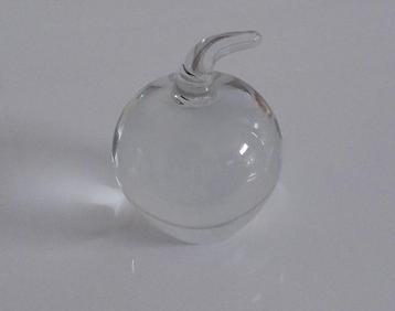 Appeltje van helder kristal van Brilliant Kristal Pfeiffer beschikbaar voor biedingen