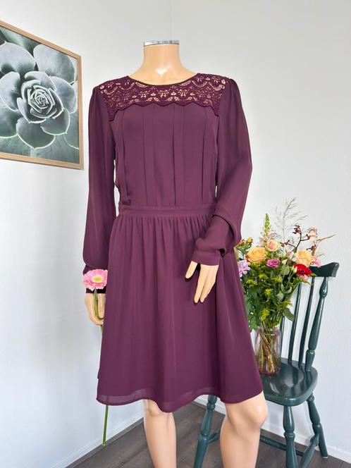 MINT & BERRY aubergine kleur jurk maat 42, Kleding | Dames, Jurken, Zo goed als nieuw, Maat 42/44 (L), Rood, Boven de knie, Ophalen of Verzenden