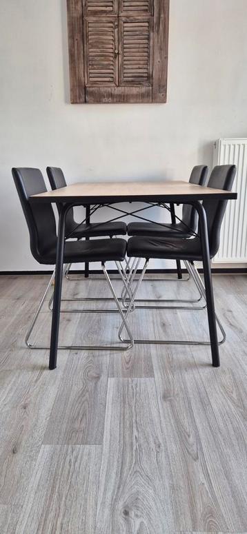  Industriële eettafel  beschikbaar voor biedingen