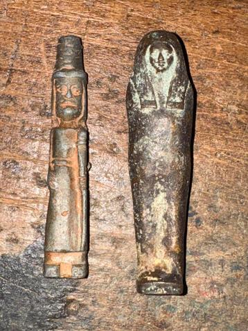 2 Egyptische bodemvondsten sarcofaag brons andere metaal ? beschikbaar voor biedingen