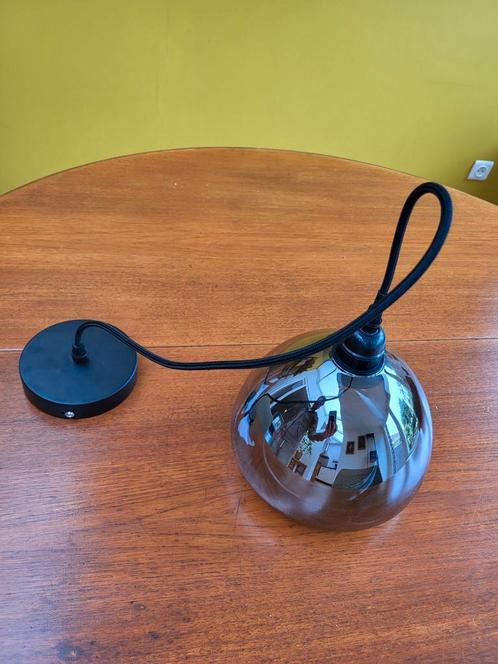 Hanglamp van glas in nieuwstaat, Huis en Inrichting, Lampen | Wandlampen, Nieuw, Glas, Ophalen of Verzenden