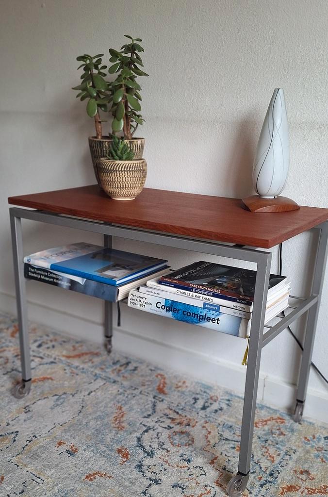 Vintage tafel bijzettafel trolley tv audio verrijdbaar retro, Huis en Inrichting, Tafels | Sidetables, Gebruikt, 25 tot 50 cm