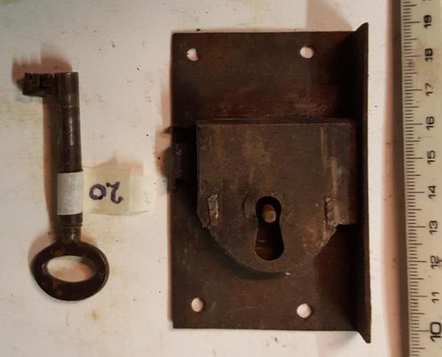 Klein kastslot met sleutel, 18e of 19e eeuw, ijzer, Antiek en Kunst, Antiek | Gereedschap en Instrumenten, Verzenden