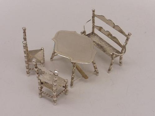 Zilveren miniatuur Tafel, bankje en 2 stoelen           Z457, Antiek en Kunst, Antiek | Goud en Zilver, Zilver, Ophalen of Verzenden