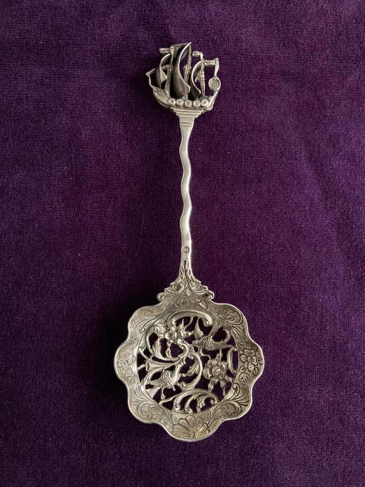 Antiek zilveren suikerstrooi-lepel., Antiek en Kunst, Antiek | Goud en Zilver, Zilver, Ophalen