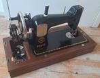 Pfaff handnaaimachine uit 1967.
Incl koffer, Antiek en Kunst, Ophalen