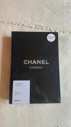 Chanel Catwalk boek, Boeken, Ophalen of Verzenden, Nieuw, Mode algemeen