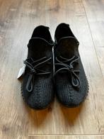 Zwarte Yeezy Sneakers, Ophalen of Verzenden, Zo goed als nieuw, Zwart, Sneakers of Gympen