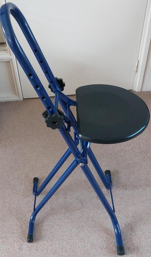 Inklapbare barkruk - puzzelkruk -bijzetstoel van metaal zgan, Huis en Inrichting, Barkrukken, Zo goed als nieuw, 90 cm of meer