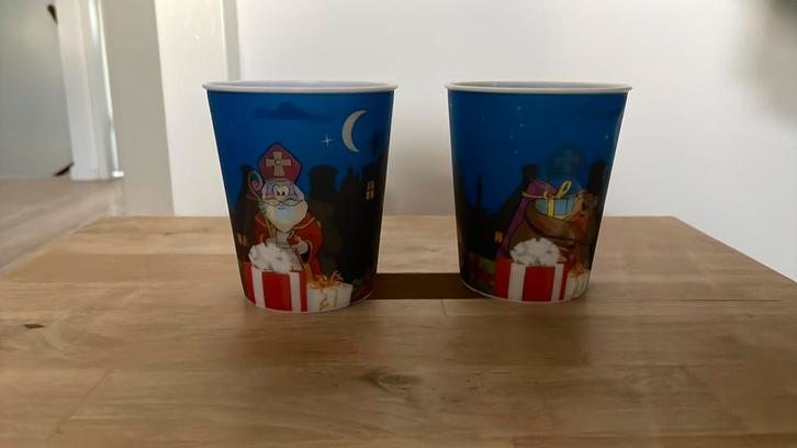 Twee plastic Sinterklaas 3D bekers, Diversen, Sinterklaas, Zo goed als nieuw, Ophalen of Verzenden