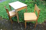 Kinderstoelen en tafel - School meubilair, Kinderen en Baby's, Kinderkamer | Tafels en Stoelen, Ophalen, Gebruikt, Tafel(s) en Stoel(en)
