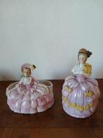 Twee porseleinen dametjes met hoepelrok, Antiek en Kunst, Ophalen of Verzenden