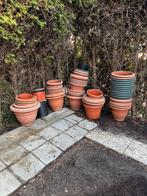Plastic Bloempotten (Ongeveer 65 stuks), Kunststof, Tuin, Rond, Zo goed als nieuw
