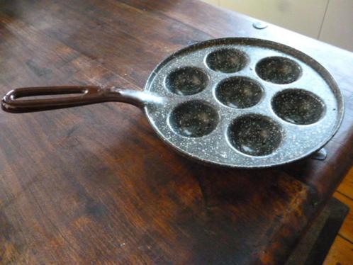 Gietijzeren Blinispan Ø 24 cm  IZGS, Huis en Inrichting, Keuken | Potten en Pannen, Zo goed als nieuw, Koekenpan of Braadpan, Gietijzer