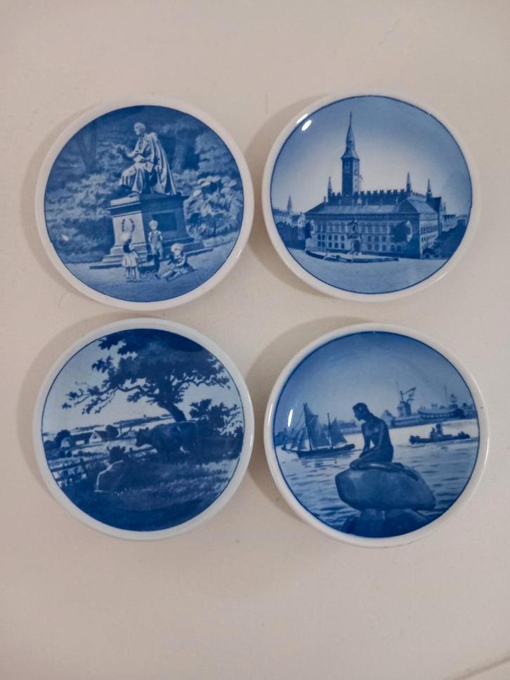 4 kleine wandborden van porselein Royal Copenhagen., Antiek en Kunst, Antiek | Porselein, Ophalen of Verzenden