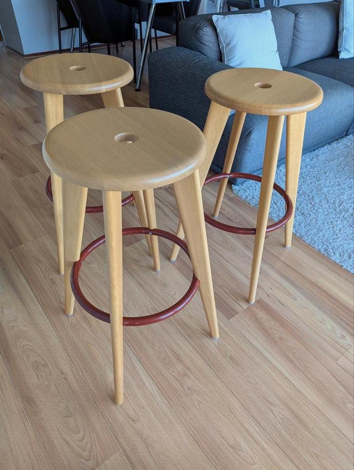 🟢 3 x Vitra "Tabouret Haut" krukken - Prouvé Edition, Huis en Inrichting, Barkrukken, Zo goed als nieuw, 60 tot 90 cm, Hout, Metaal