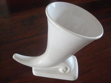 Vaas model hoorn beschikbaar voor biedingen