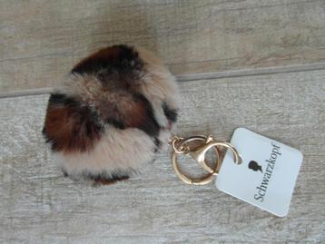 Sleutelhanger fluffie pluche bal beschikbaar voor biedingen