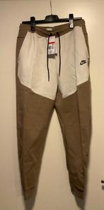 Nike tech fleece broek maat L, Kleding | Heren, Sportkleding, Verzenden, Nieuw, Beige, Algemeen