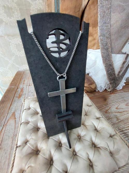 Buffy the vampire slayer ketting kruis kruisje vintage, Sieraden, Tassen en Uiterlijk, Kettinghangers, Gebruikt, Overige materialen