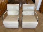 2 crèmekleurige leren stoelen chroom leuningen €30,-, Huis en Inrichting, Fauteuils, Ophalen, Gebruikt, 50 tot 75 cm, Leer