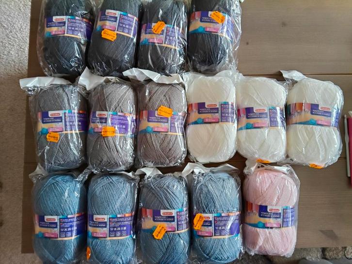 31 bollen van 100 gram kruidvat breigaren acryl, Hobby en Vrije tijd, Breien en Haken, Zo goed als nieuw, Breien of Haken, Wol of Garen