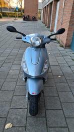Piaggio FLY 125cc 2013, Fietsen en Brommers, Scooters | Piaggio, Ophalen of Verzenden, Zo goed als nieuw, Benzine, Fly