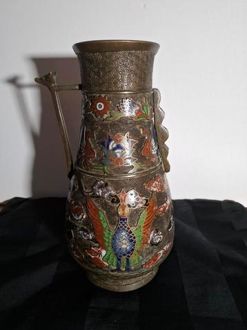 Japanse cloisonné vaas brons, 19/20e eeuws.  beschikbaar voor biedingen