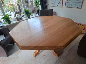 Stoere robuuste zware eiken eettafel beschikbaar voor biedingen