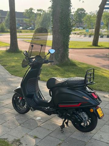 Vespa sprint beschikbaar voor biedingen