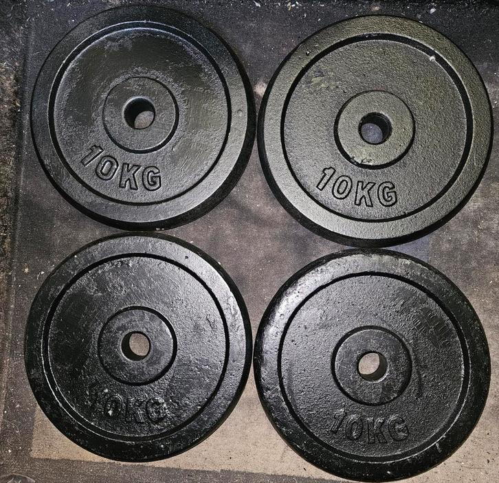 4x 10kg zwarte gietijzeren 30mm halterschijven: totaal 40kg, Sport en Fitness, Fitnessmaterialen, Gebruikt, Halterschijven, Armen
