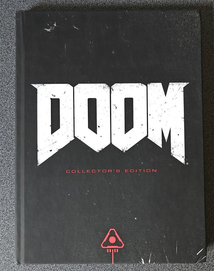DOOM Collector's Edition guide + zeldzaam DOOM Demon figuur, Spelcomputers en Games, Games | Pc, Zo goed als nieuw, Shooter, 1 speler