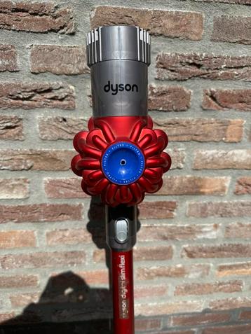 Dyson steel stofzuiger beschikbaar voor biedingen
