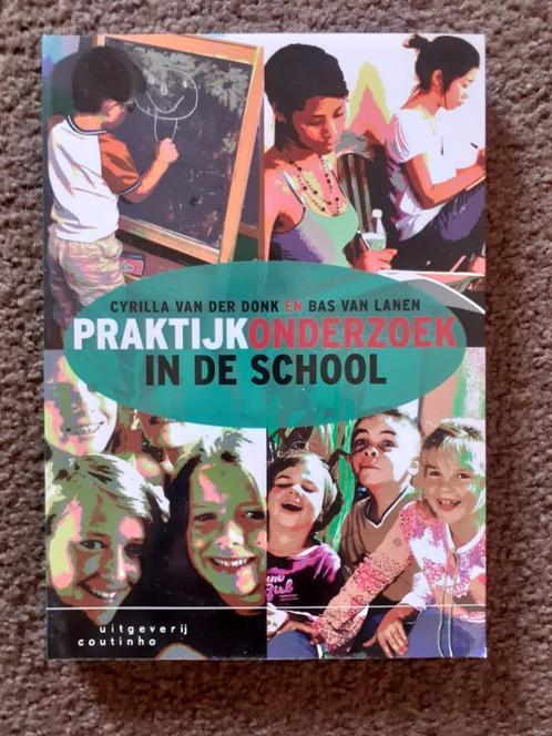 Praktijkonderzoek in de school (Van der Donk en Van Lanen), Boeken, Studieboeken en Cursussen, Zo goed als nieuw, HBO, Beta, Ophalen of Verzenden