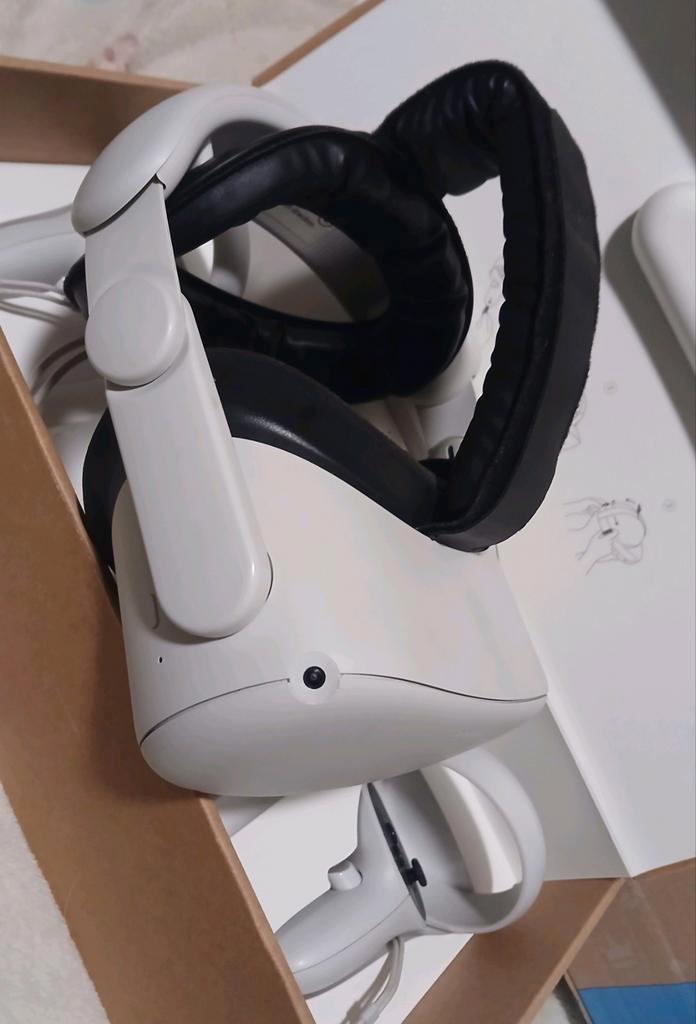 Oculus Quest 2 - VR Bril in Nieuwstaat 256 gb + comfortstrap, Spelcomputers en Games, Virtual Reality, Zo goed als nieuw, Overige platformen