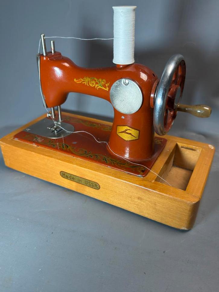 USSR Kinder #Naaimachine - 1955 #USSR, Antiek en Kunst, Antiek | Naaimachines, Ophalen of Verzenden