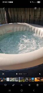 jacuzzi 4 persoons met hoofdkussens, Tuin en Terras, Bubbelbaden en Hottubs, Ophalen of Verzenden, Zo goed als nieuw